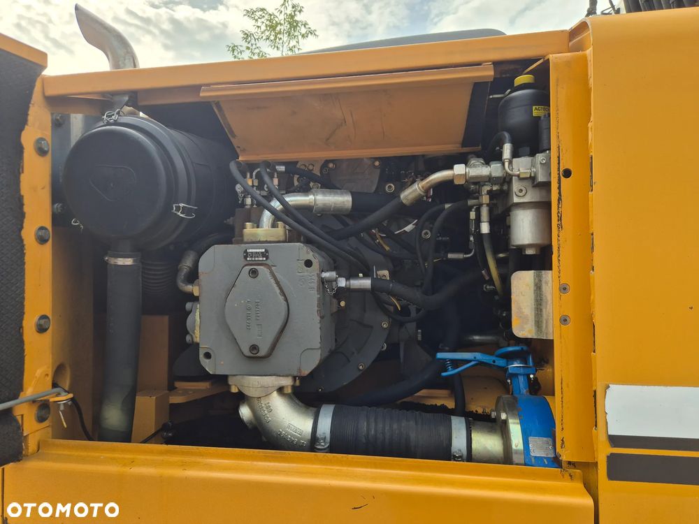 Liebherr A 900 C - 11