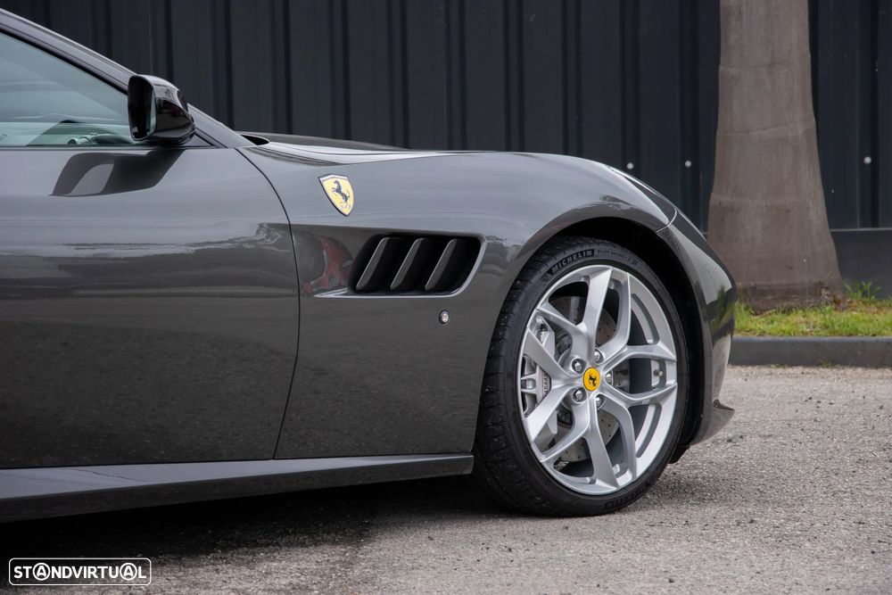Ferrari GTC4 Lusso - 10