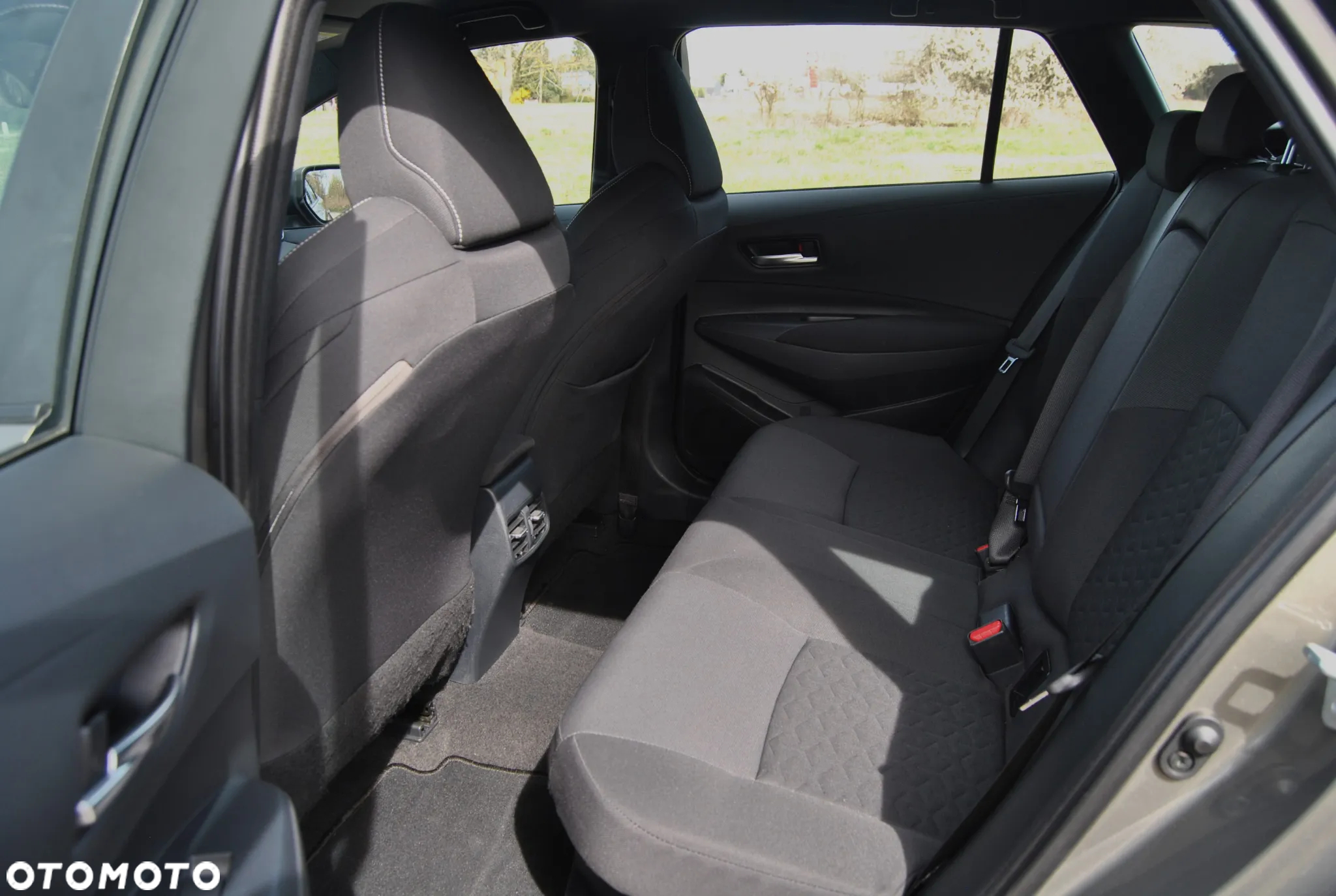 Toyota Corolla 2.0 Hybrid Touring Sports Business Edition - 6