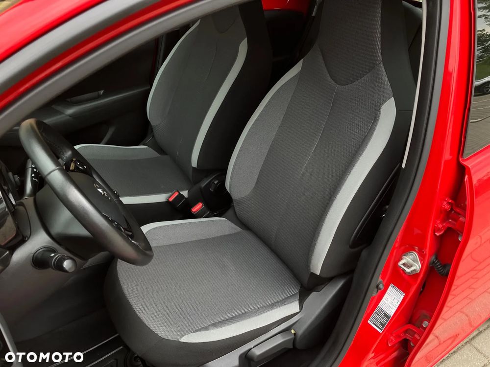 Toyota Aygo x-play - 30