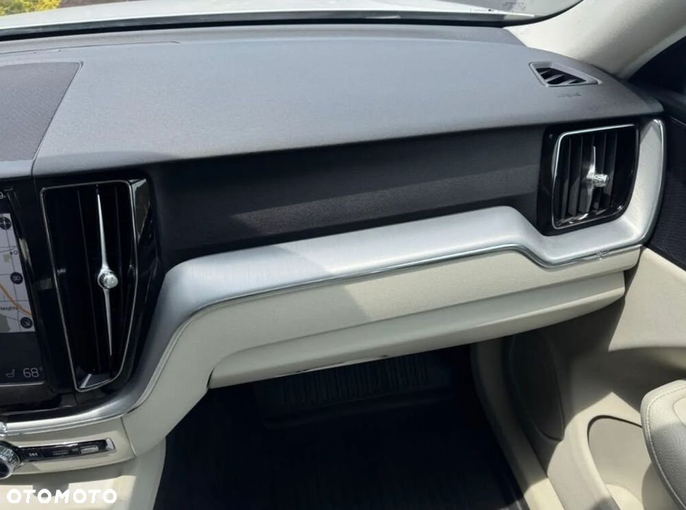 Volvo XC 60 T6 AWD Momentum - 25