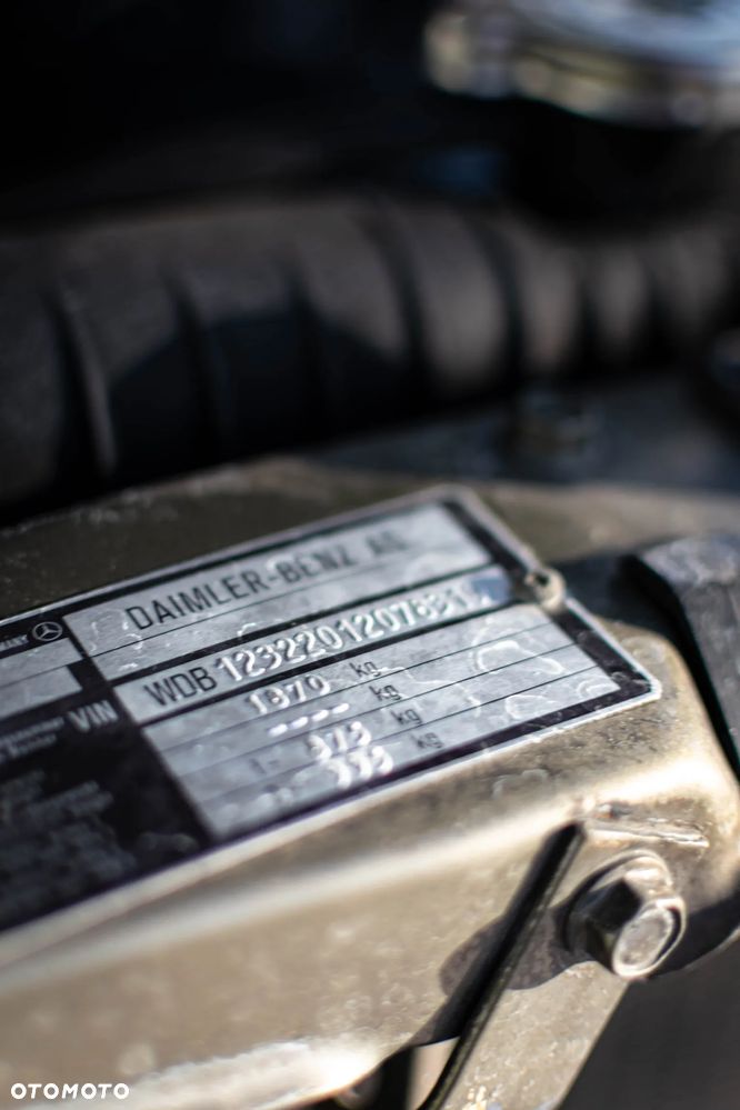 Mercedes-Benz W123 - 37