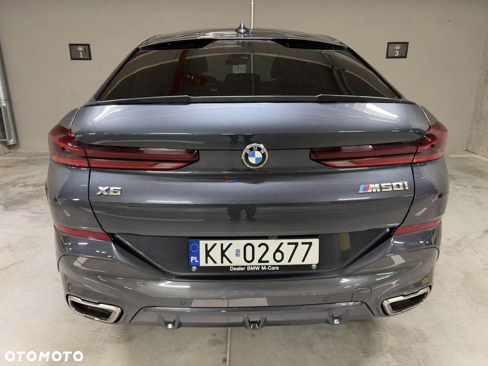 BMW X6 M50i - 12