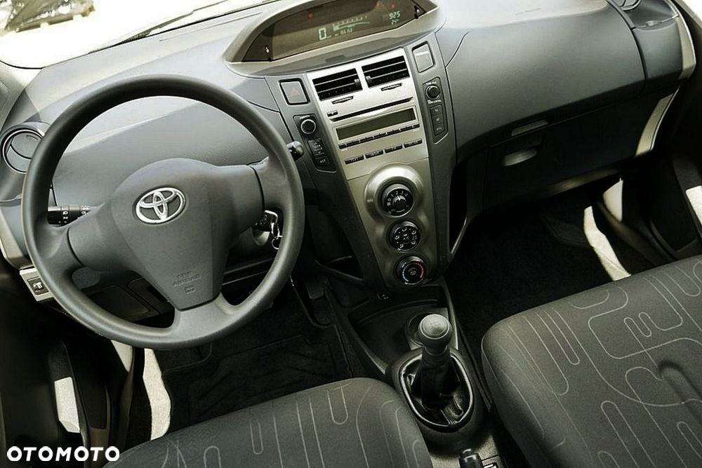 Toyota Yaris - 23