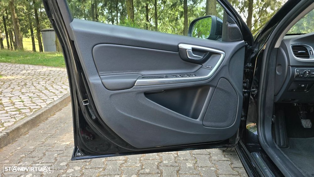 Volvo V60 2.0 D3 Summum - 37