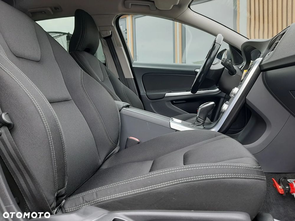 Volvo V60 D2 Momentum - 30