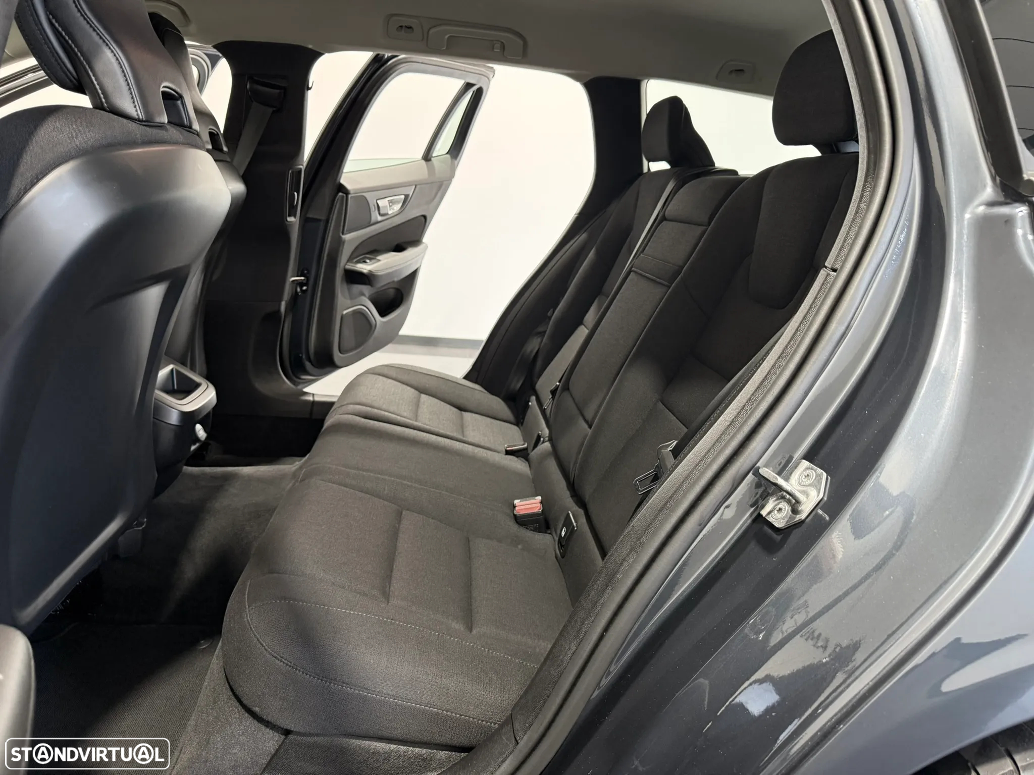 Volvo V60 2.0 D3 Momentum - 41