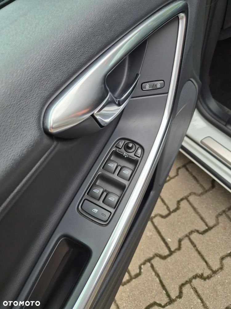 Volvo V60 D4 Drive-E R-Design Momentum - 17