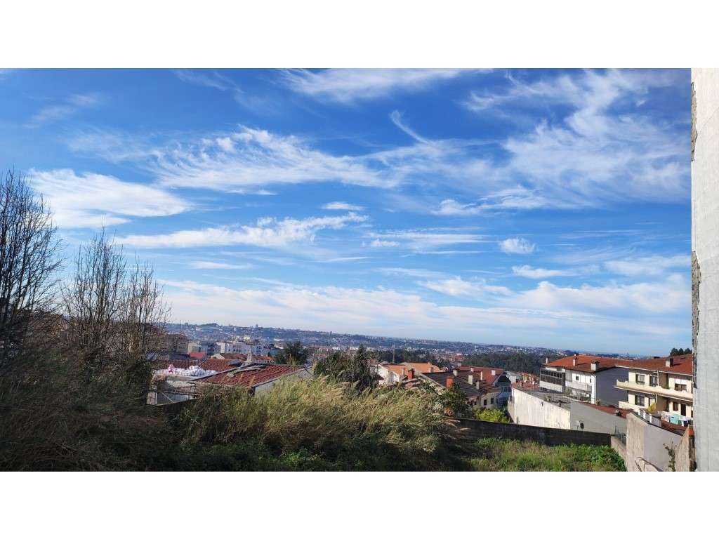 Terreno com viabilidade de construção de prédio - Baguim do Monte - Grande imagem: 2/5