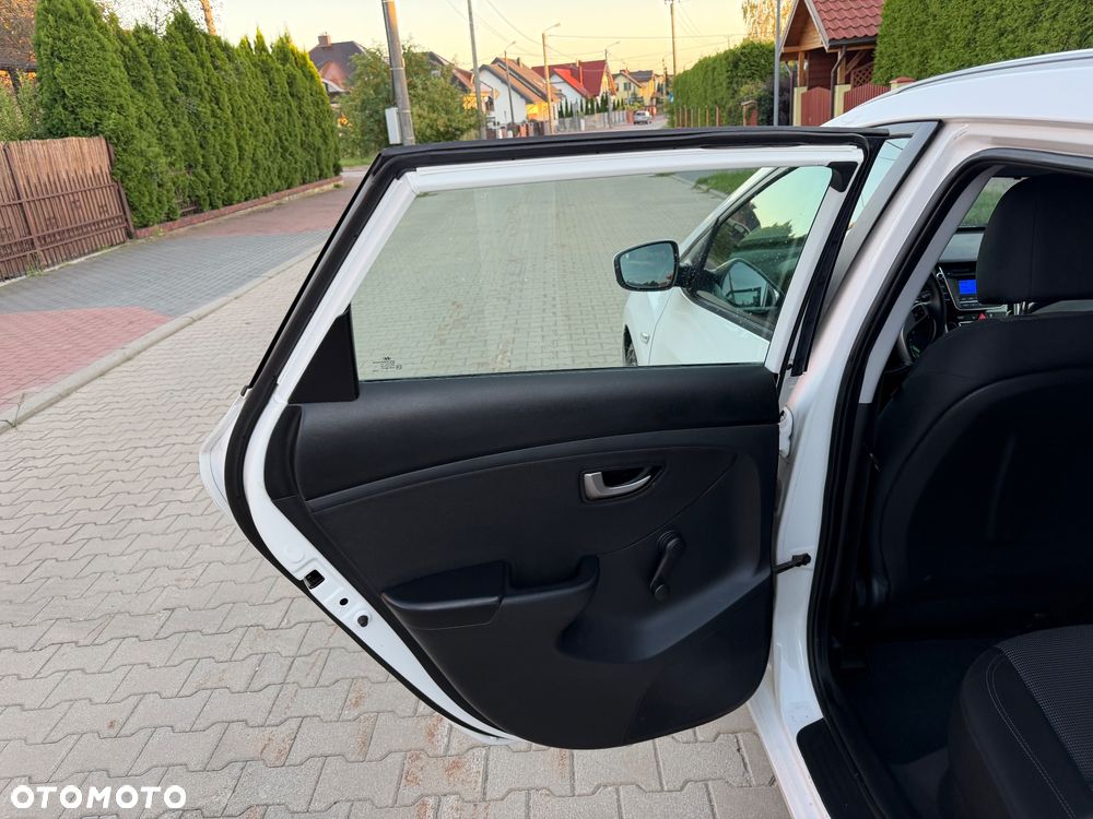 Hyundai i30 1.6 Comfort World Cup - 22