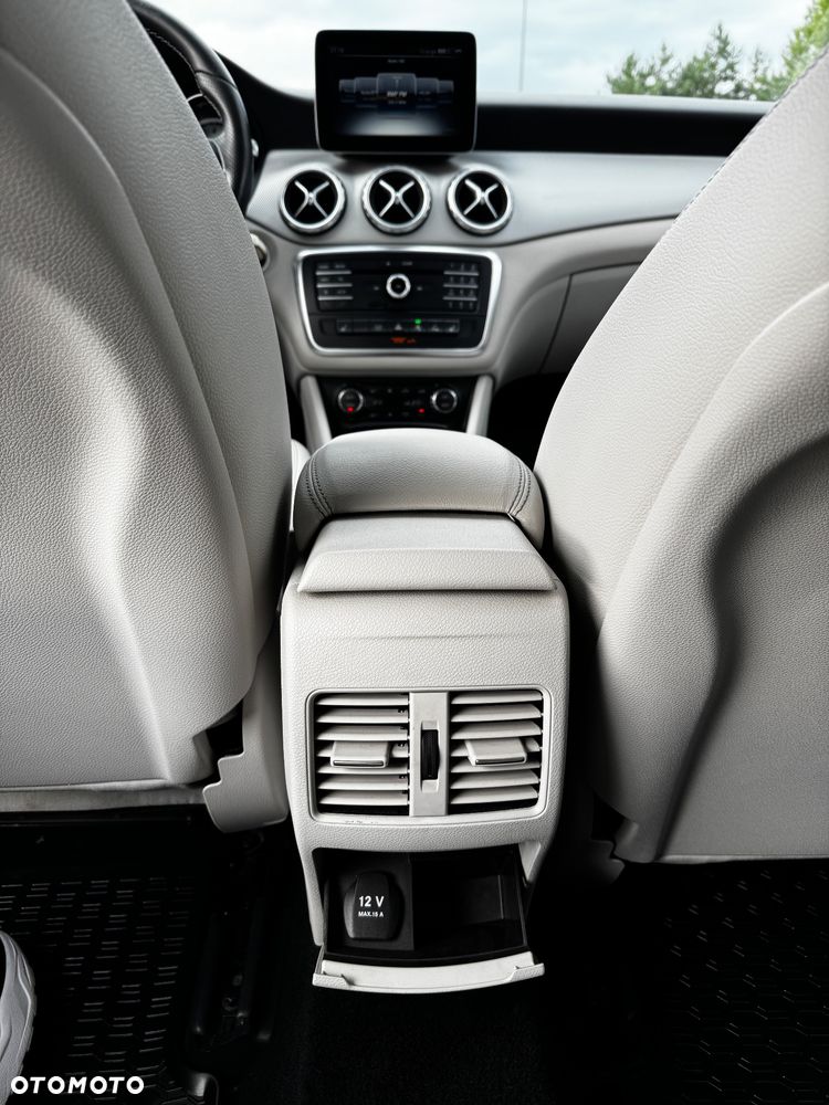 Mercedes-Benz GLA 200 d 7G-DCT - 9