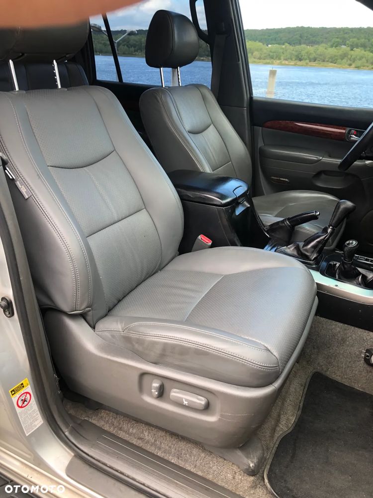Toyota Land Cruiser - 36