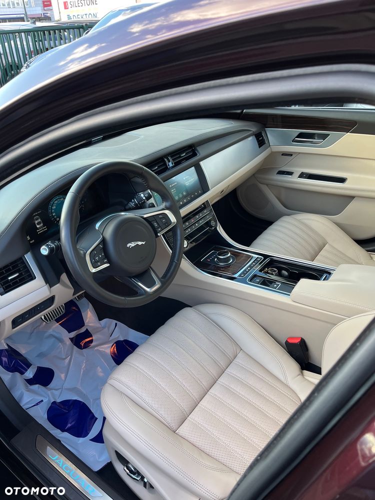 Jaguar XF 2.0 T AWD Portfolio - 26