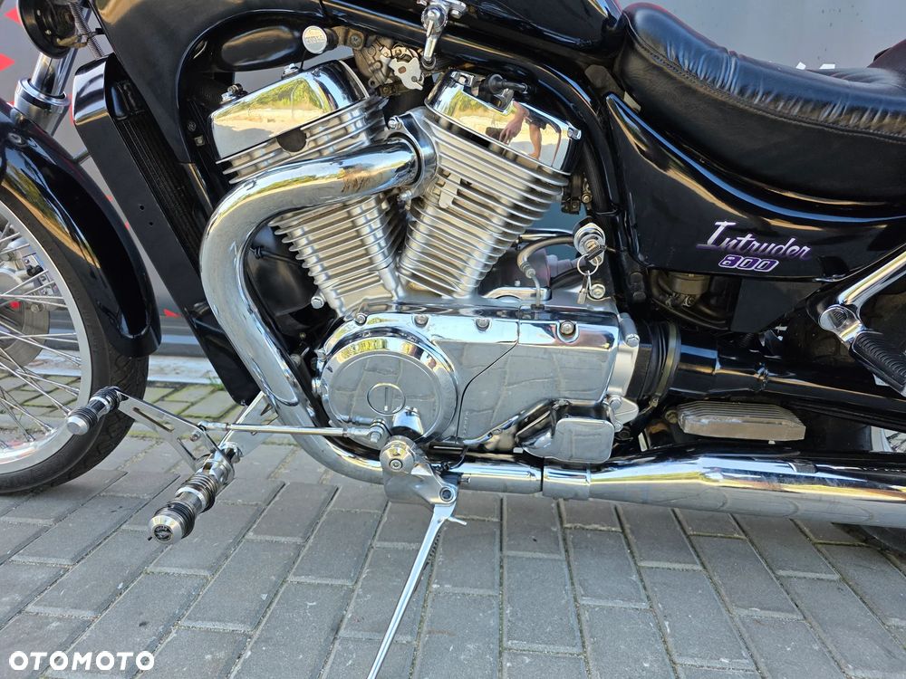 Suzuki Intruder - 11