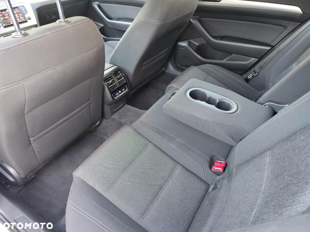 Volkswagen Passat 2.0 TDI BMT Comfortline - 27