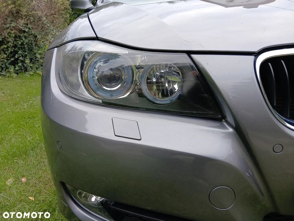 BMW Seria 3 318d DPF Touring - 14