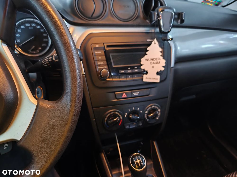 Suzuki Vitara 1.6 Comfort 2WD - 12