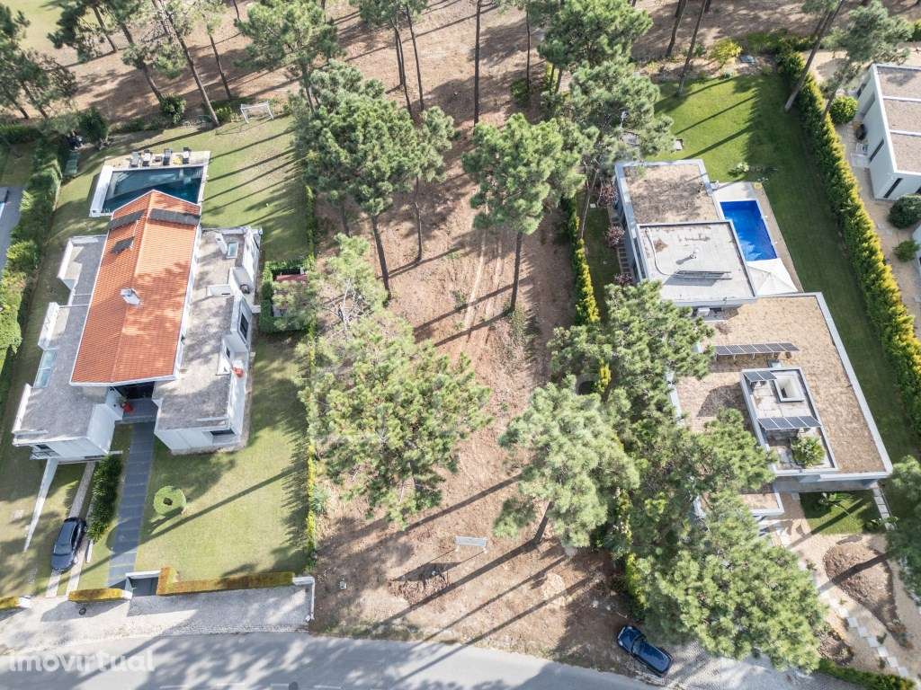 Terreno com 1.400m2, com vista Golf, na Herdade da Aroeira - Grande imagem: 3/6