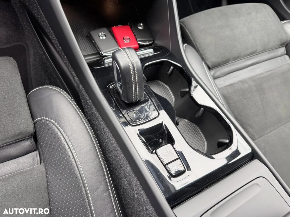 Volvo XC 40 D3 AWD R-Design - 32