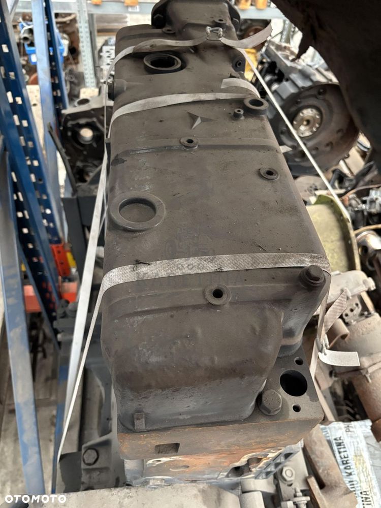 Mercedes OM 352 OM 352 5,7 L Silnik Blok Pokrywa CZĘŚCI 3520150201 3621880102 - 3