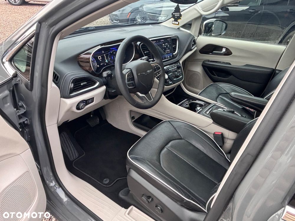 Chrysler Pacifica - 15