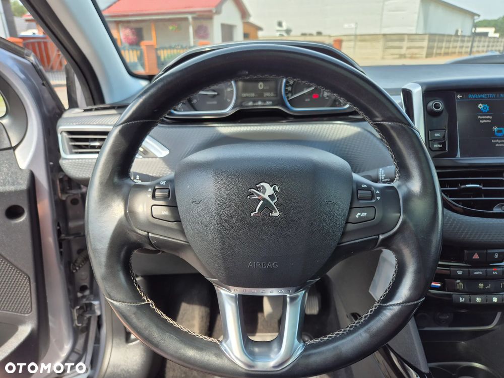 Peugeot 2008 1.2 Pure Tech Allure S&S - 28