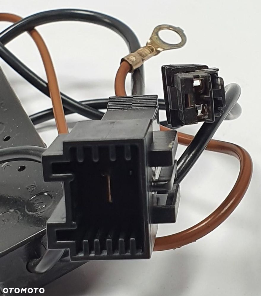 WZMACNIACZ ANTENY MERCEDES W204 A2048708490 - 2