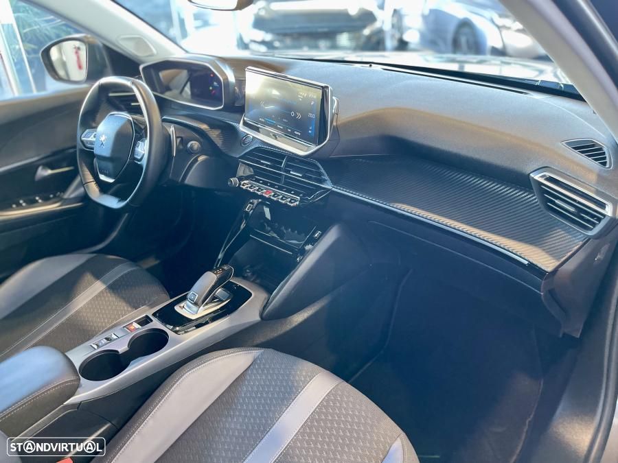 Peugeot 2008 1.2 PureTech Allure Pack EAT8 - 29