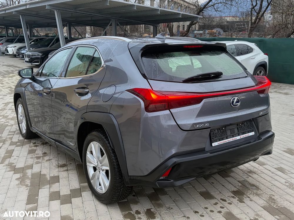 Lexus UX 250h Business Edition - 3