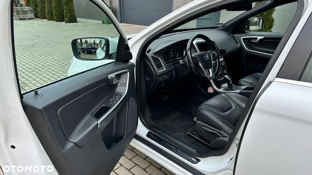 Volvo XC 60 D5 AWD Momentum - 11