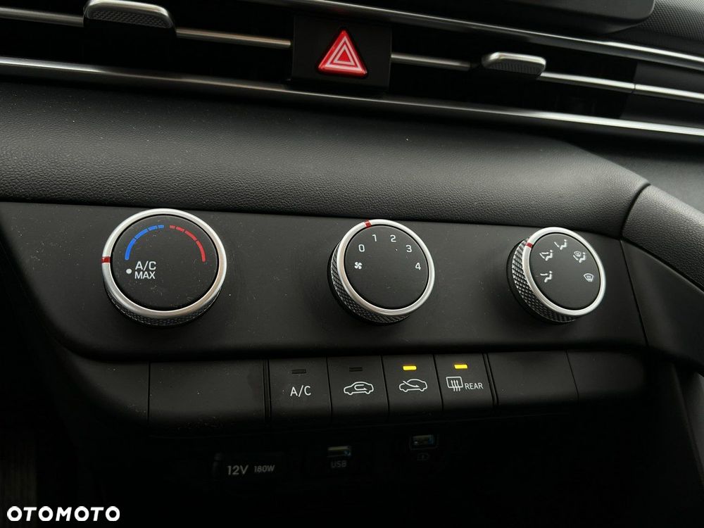 Hyundai Elantra - 23