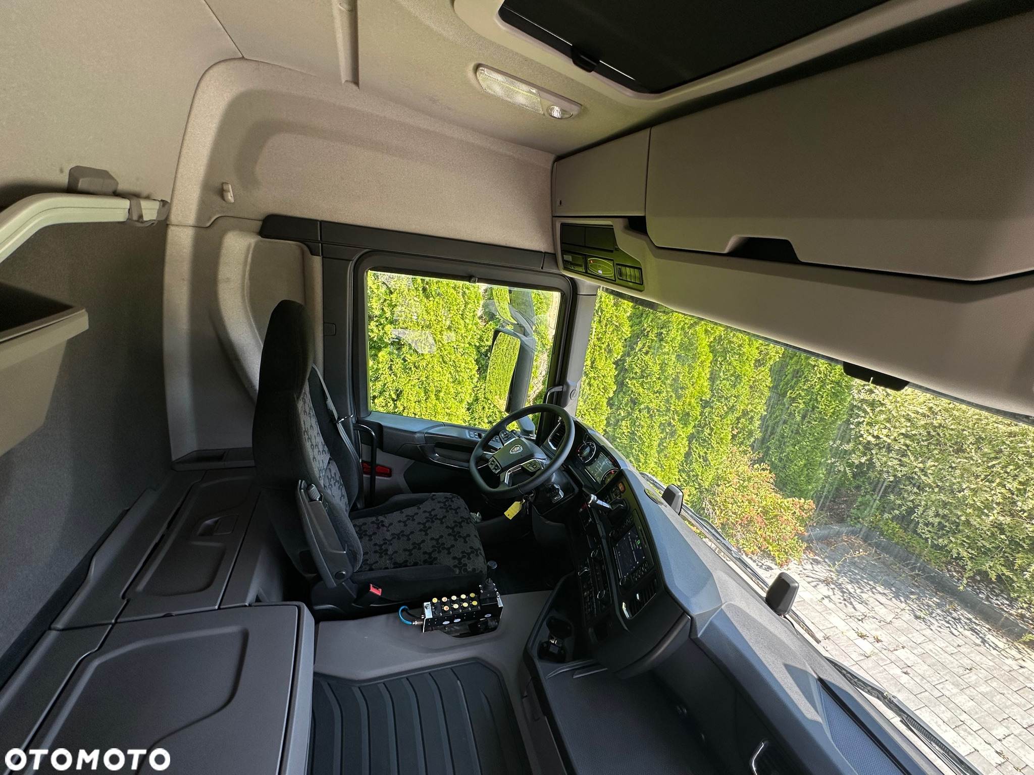 Scania / G450 / 6X2 / HAKOWIEC / HYVA 22.60.SK  / Oś-SKRĘTNA-PODNOSZONA / - 26