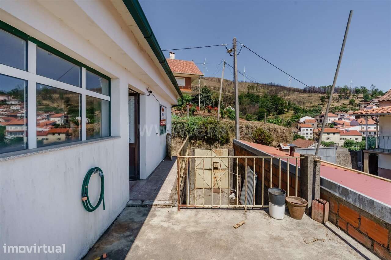 Moradia Geminada T3 / Fundão, Aço - Grande imagem: 2/20