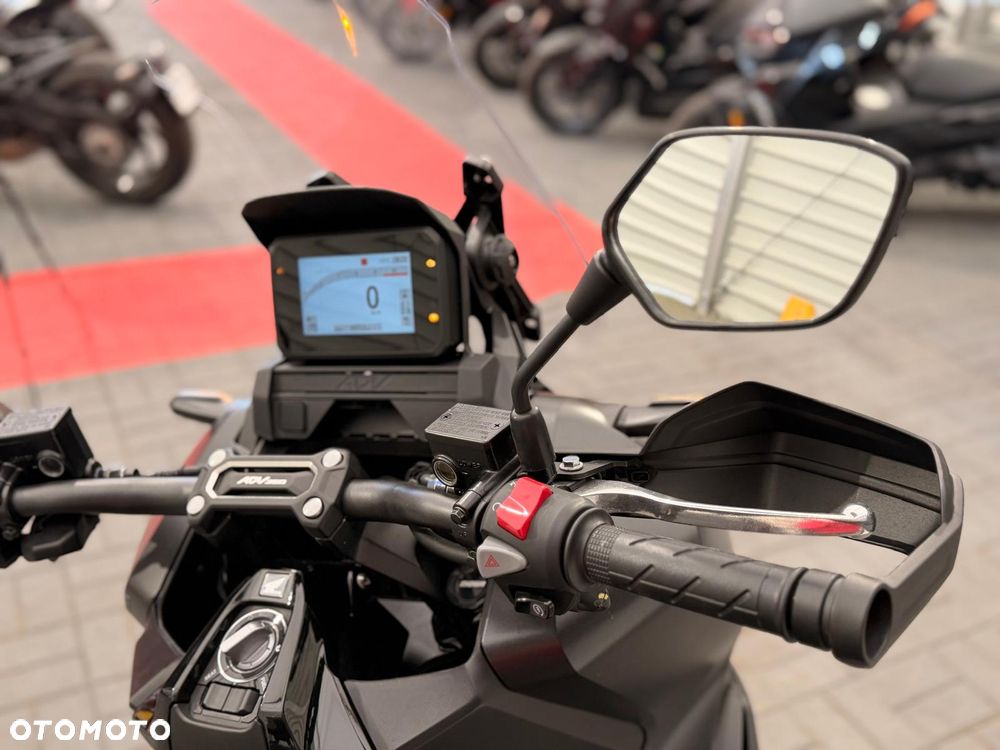 Honda ADV350 - 10