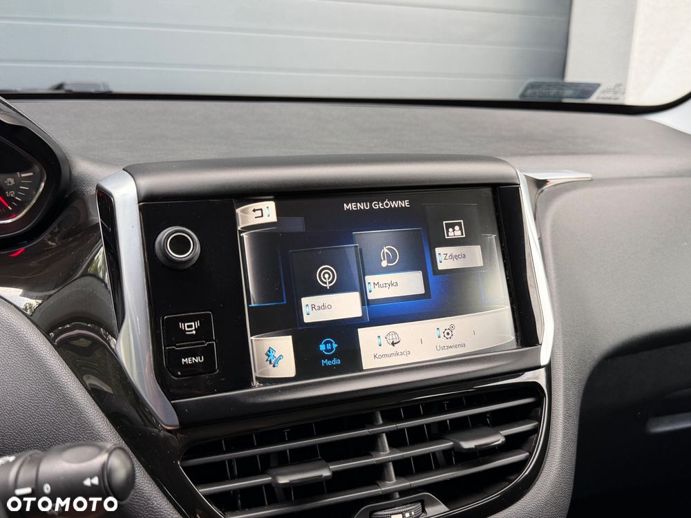 Peugeot 208 - 15