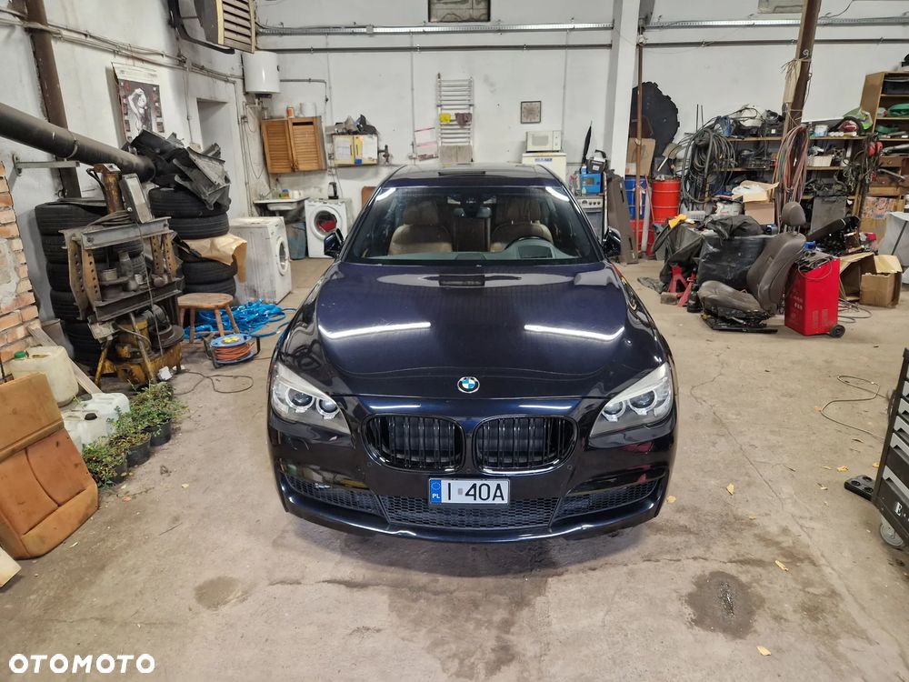 BMW Seria 7 740Li - 26