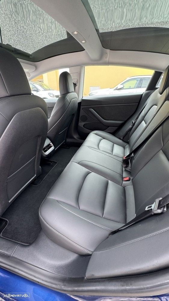 Tesla Model 3 - 10