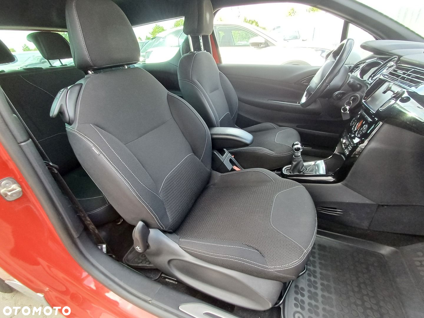 Citroën DS3 1.6 VTi SoChic - 17