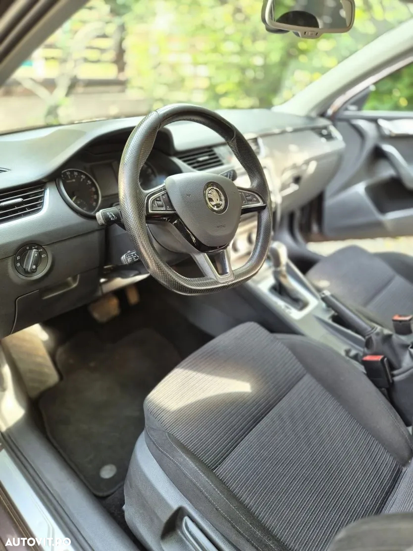 Skoda Octavia 2.0 TDI DSG Style - 11