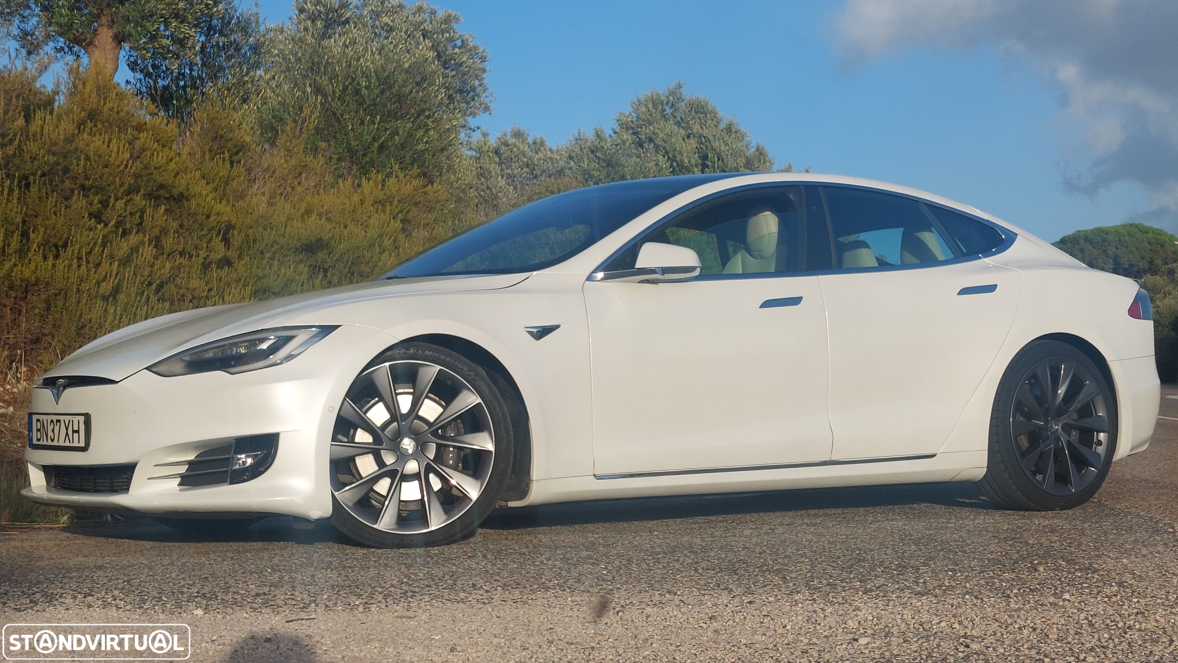 Tesla Model S Long Range - 1