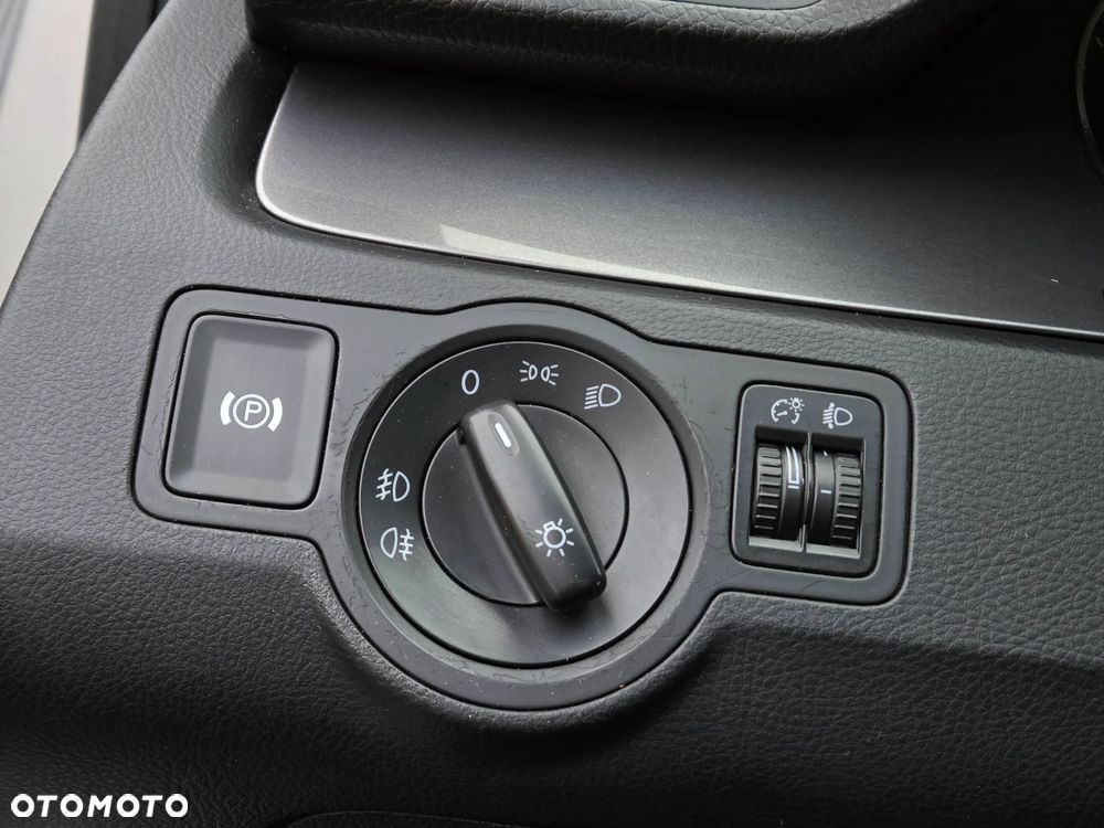 Volkswagen Passat 2.0 TDI DPF DSG Trendline - 34