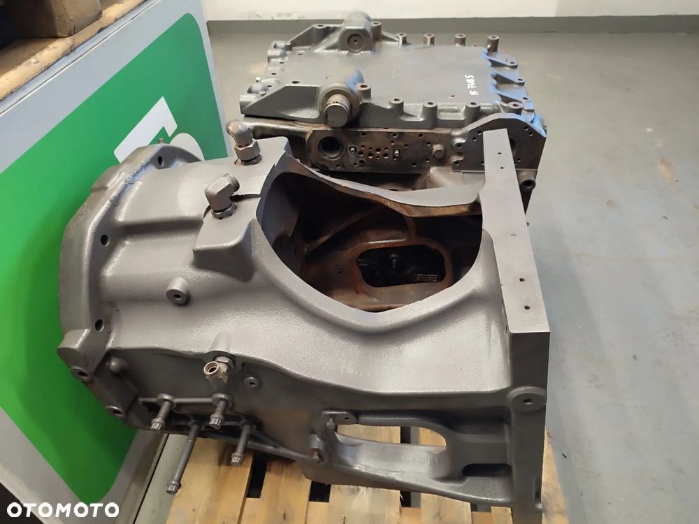 Obudowa skrzyni biegów ML180 HA180 MASSEY FERGUSON 7718 S - 8