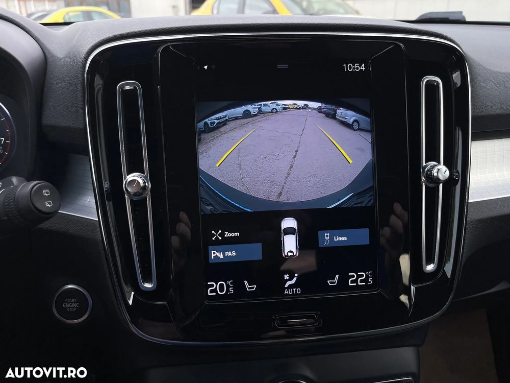 Volvo XC 40 B4 AT8 AWD Mild Hybrid Momentum Pro - 14
