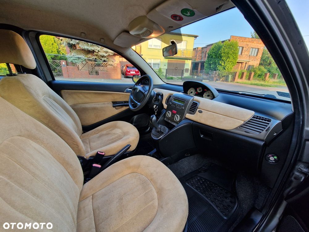 Lancia Ypsilon - 8