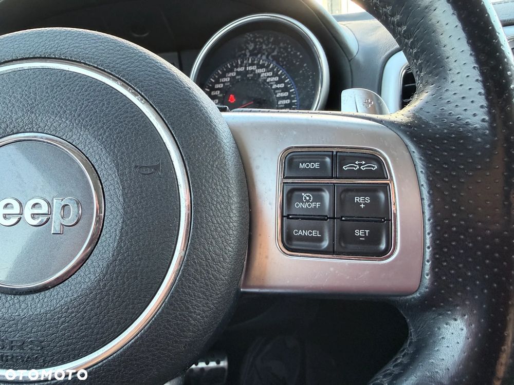 Jeep Grand Cherokee SRT - 22