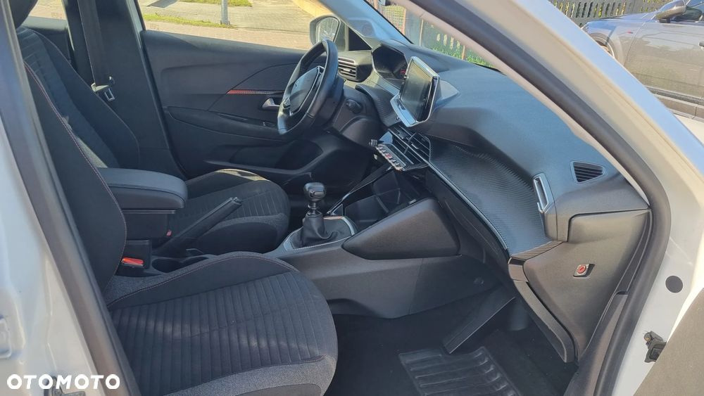 Peugeot 208 - 24