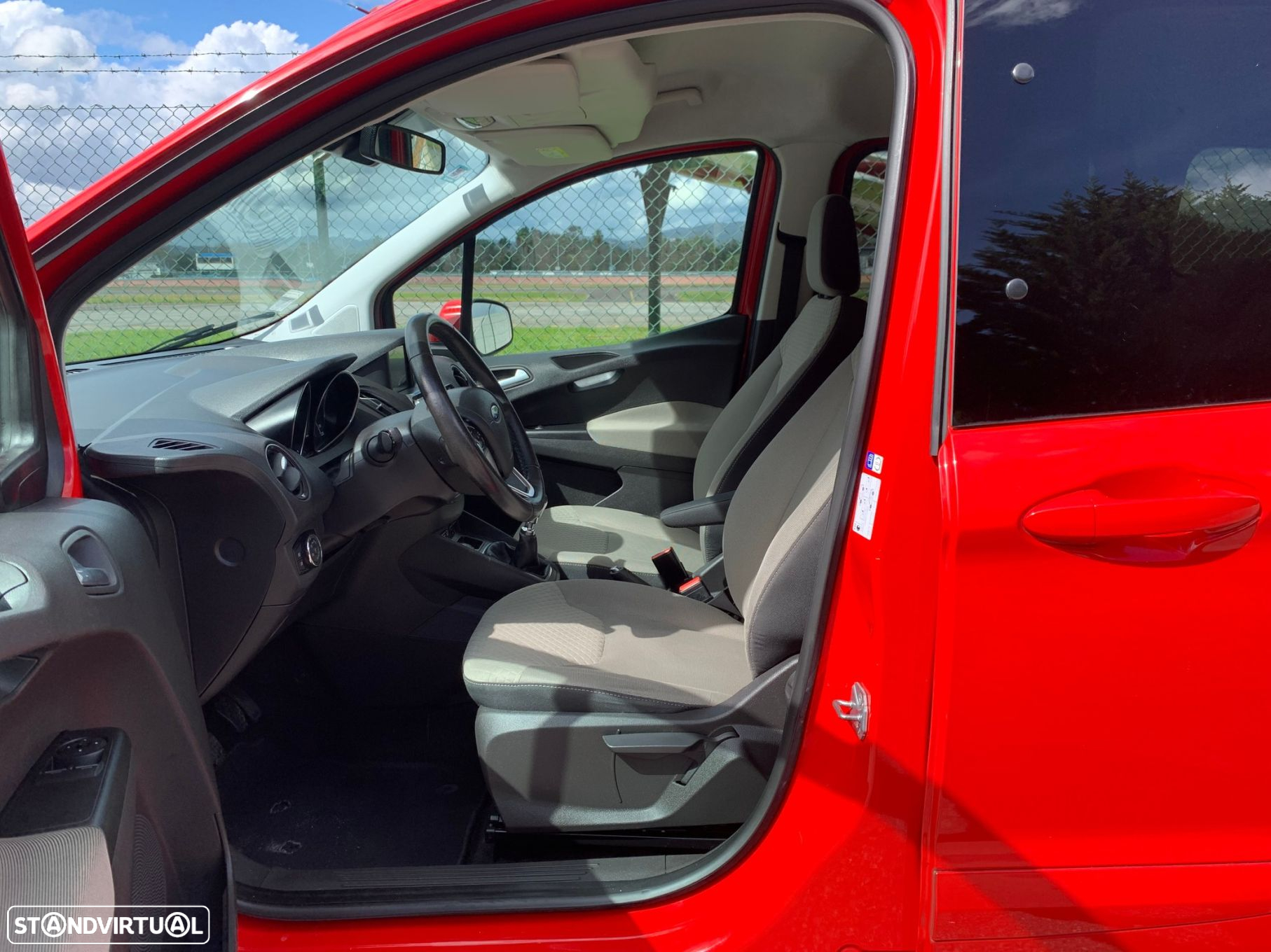 Ford Tourneo Connect 1.0i EcoBoost Titanium - 13