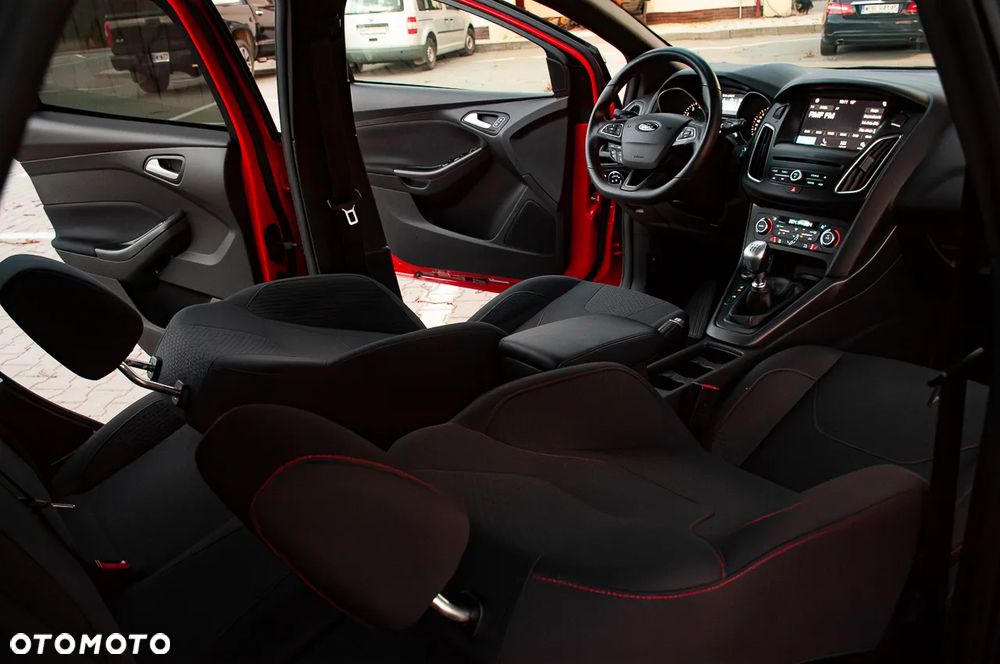 Ford Focus 1.5 EcoBoost ST-Line - 23