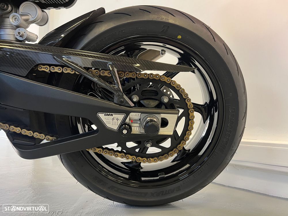 BMW M 1000 R M Competition - Carbon / Akrapovic - 11