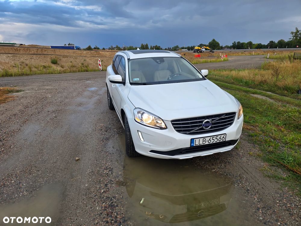 Volvo XC 60 T6 AWD R-Design Momentum - 2